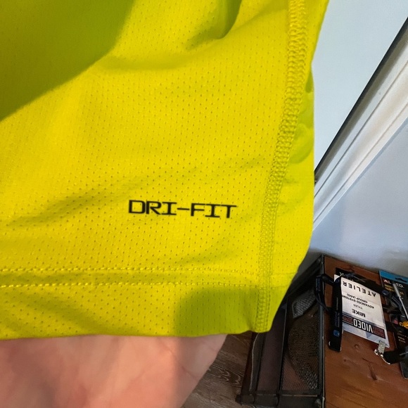 Nike Dri-Fit Top - Large - Picture 4 of 5
